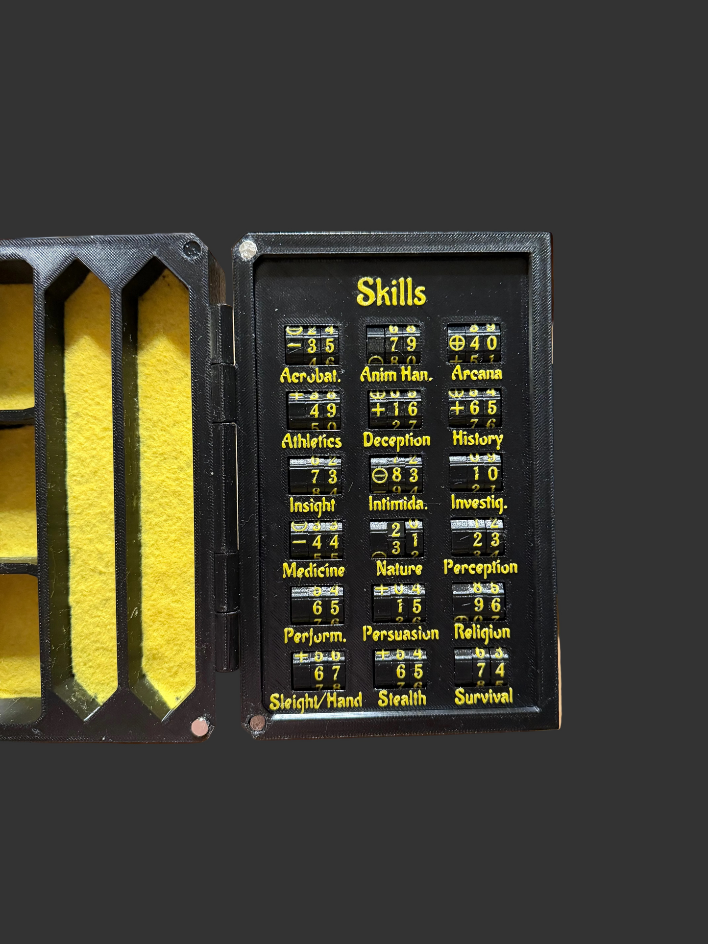 Dungeons & Dragons Player Kit Chest w/Dice Tower